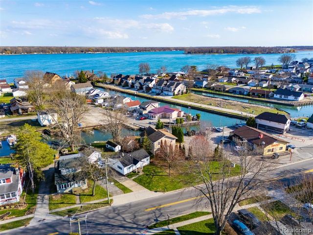 226 Roselawn Street, Algonac, MI 48001