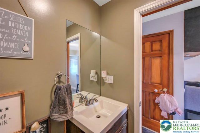 522 Lehigh Gap Street, Walnutport Boro, PA 18088