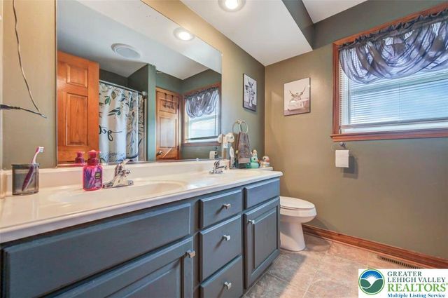 522 Lehigh Gap Street, Walnutport Boro, PA 18088