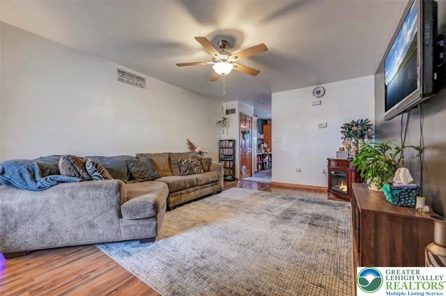 522 Lehigh Gap Street, Walnutport Boro, PA 18088