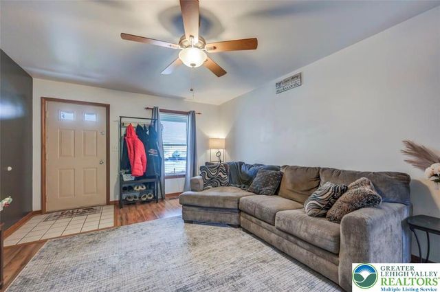 522 Lehigh Gap Street, Walnutport Boro, PA 18088