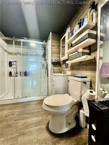 68 Aunt Jenny Road, Peach Creek, WV 25639