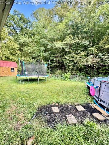 68 Aunt Jenny Road, Peach Creek, WV 25639