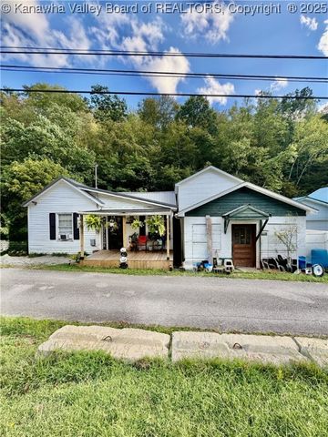 68 Aunt Jenny Road, Peach Creek, WV 25639
