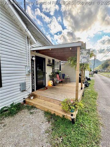 68 Aunt Jenny Road, Peach Creek, WV 25639