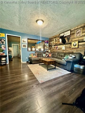 68 Aunt Jenny Road, Peach Creek, WV 25639