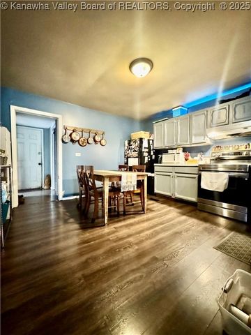 68 Aunt Jenny Road, Peach Creek, WV 25639