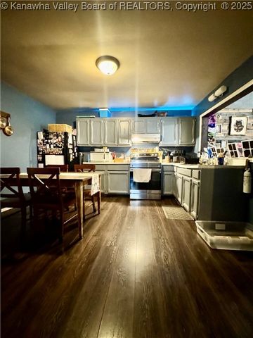 68 Aunt Jenny Road, Peach Creek, WV 25639