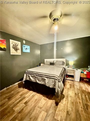 68 Aunt Jenny Road, Peach Creek, WV 25639