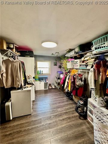 68 Aunt Jenny Road, Peach Creek, WV 25639