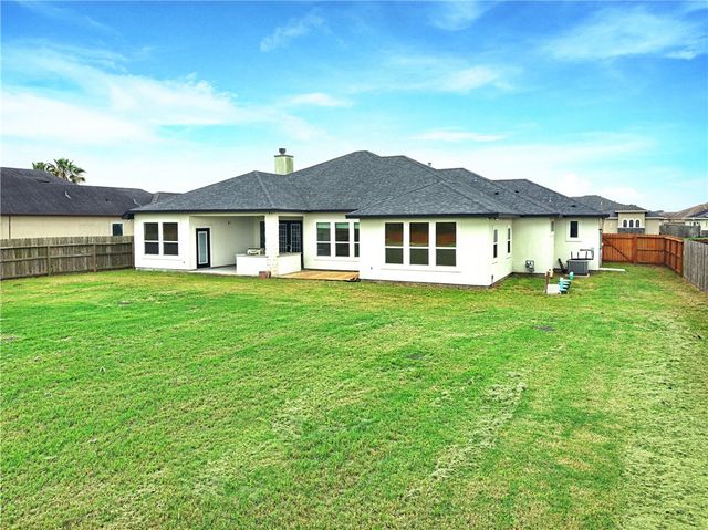 5426 Legends Dr, Corpus Christi, TX 78414