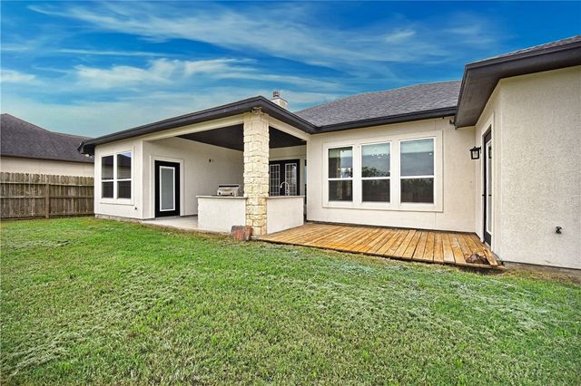 5426 Legends Dr, Corpus Christi, TX 78414