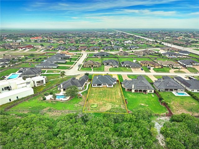 5426 Legends Dr, Corpus Christi, TX 78414