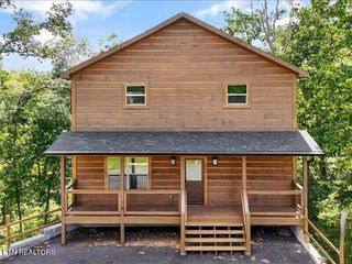 1704 Bear View Rd, Sevierville, TN 37876