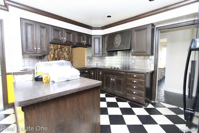 3317 Lone Pine Road, West Bloomfield, MI 48323