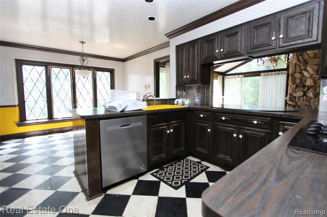 3317 Lone Pine Road, West Bloomfield, MI 48323