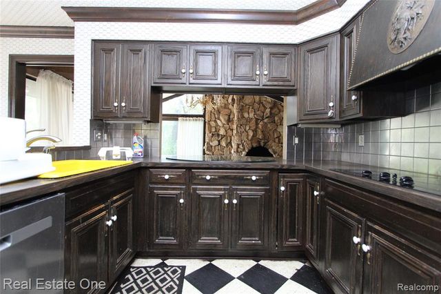 3317 Lone Pine Road, West Bloomfield, MI 48323