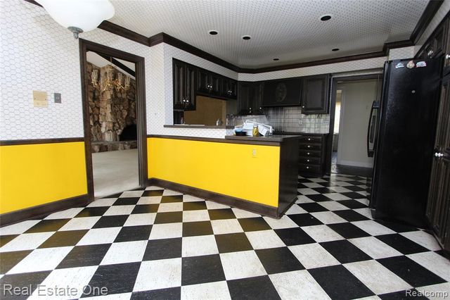 3317 Lone Pine Road, West Bloomfield, MI 48323