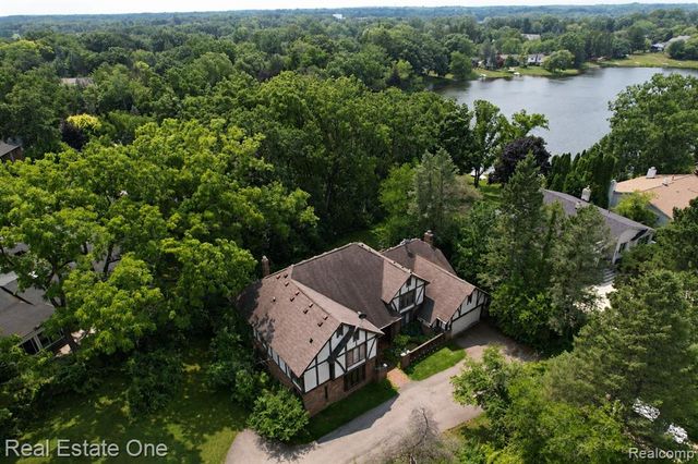 3317 Lone Pine Road, West Bloomfield, MI 48323