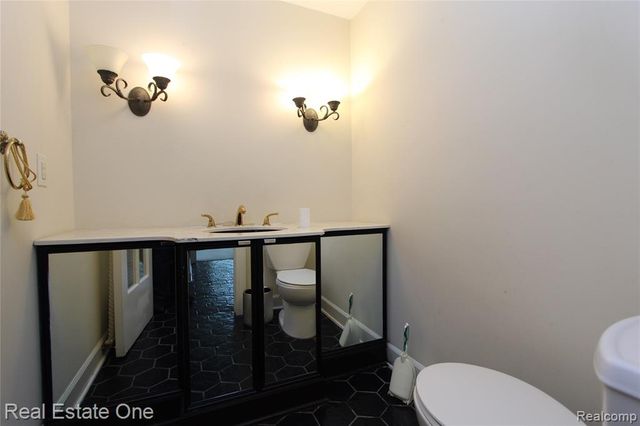 3317 Lone Pine Road, West Bloomfield, MI 48323