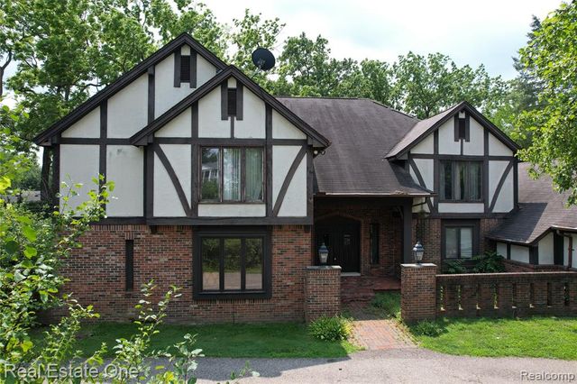 3317 Lone Pine Road, West Bloomfield, MI 48323
