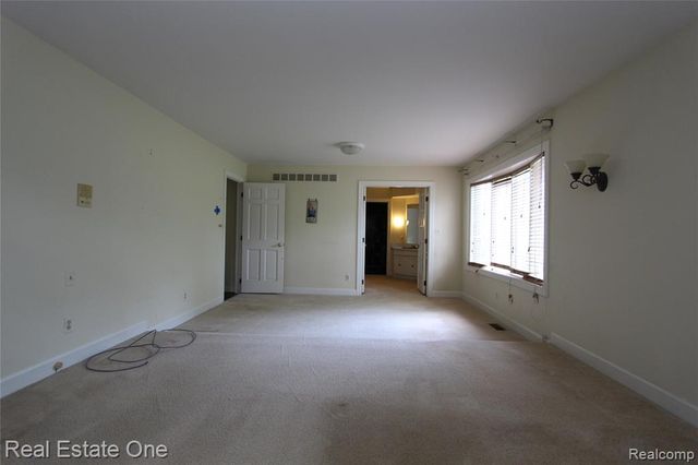 3317 Lone Pine Road, West Bloomfield, MI 48323