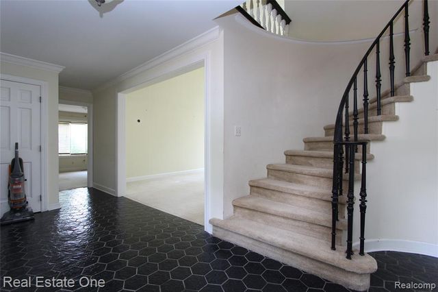 3317 Lone Pine Road, West Bloomfield, MI 48323