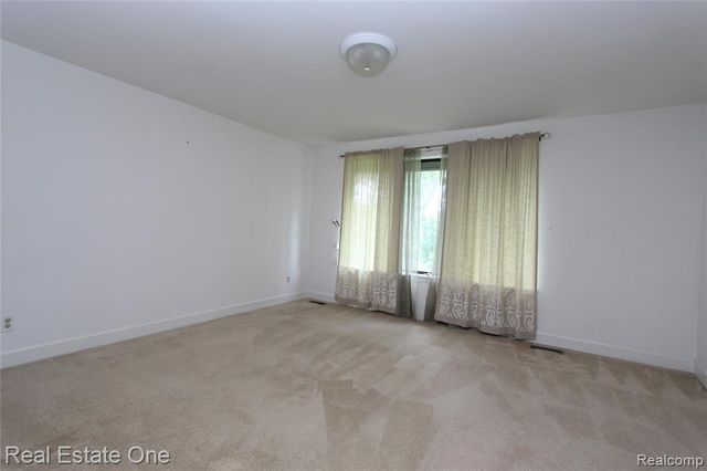 3317 Lone Pine Road, West Bloomfield, MI 48323