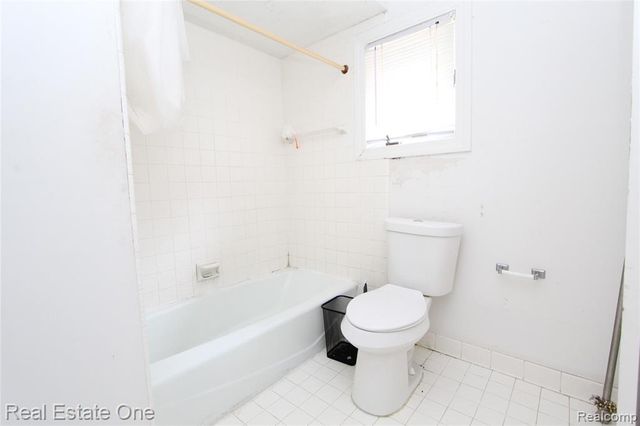 3317 Lone Pine Road, West Bloomfield, MI 48323