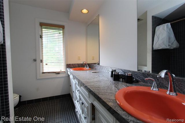 3317 Lone Pine Road, West Bloomfield, MI 48323