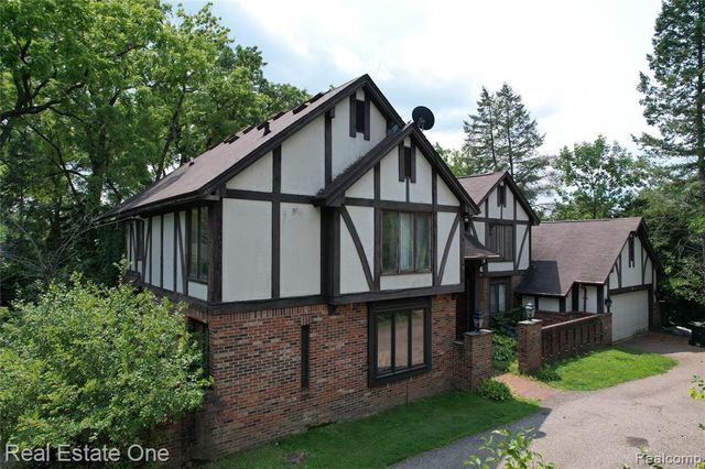 3317 Lone Pine Road, West Bloomfield, MI 48323