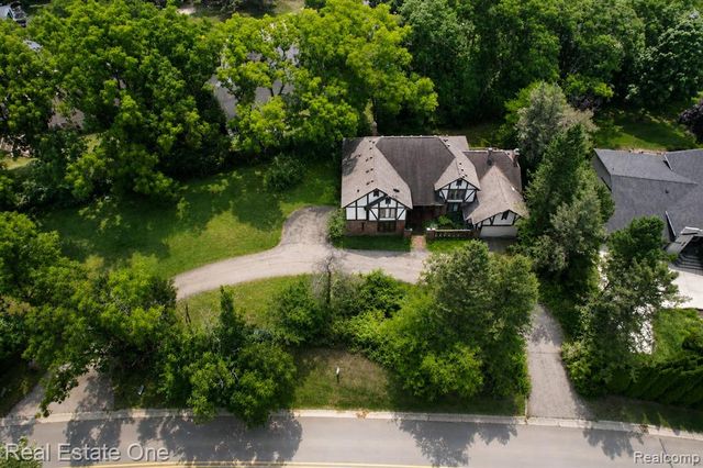 3317 Lone Pine Road, West Bloomfield, MI 48323