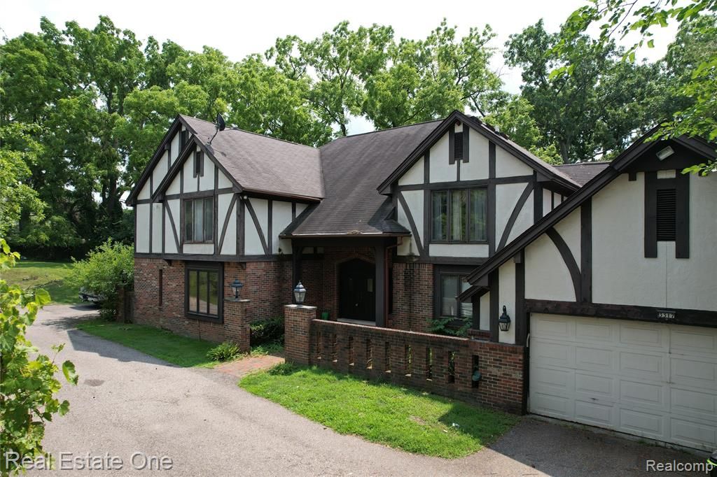 3317 Lone Pine Road, West Bloomfield, MI 48323