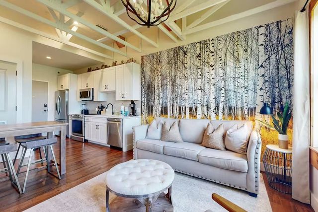 612 21st Ave N Apt 412, Nashville, TN 37203