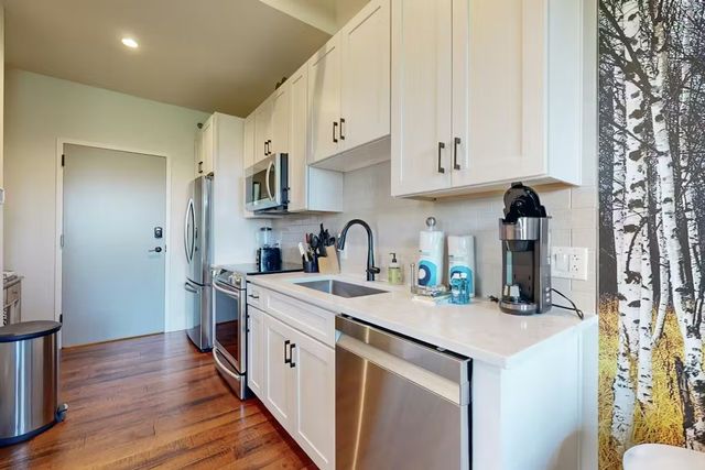 612 21st Ave N Apt 412, Nashville, TN 37203