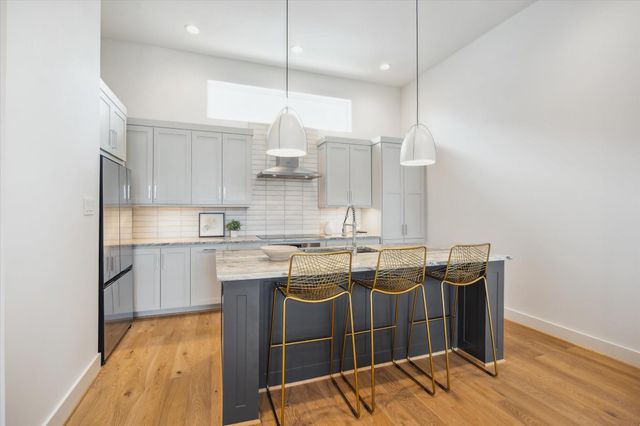 2121 Emancipation Avenue, Houston, TX 77003