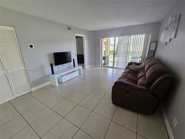 1001 Coral Club Dr 1001, Coral Springs, FL 33071