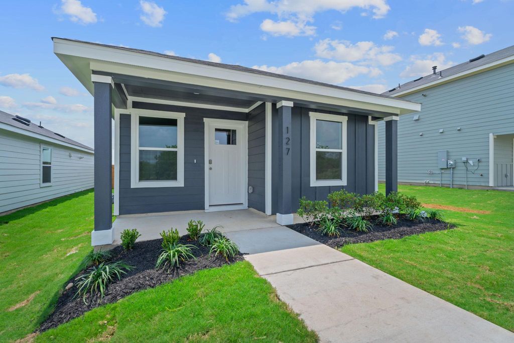 127 Safflower DR, Uhland, TX 78640