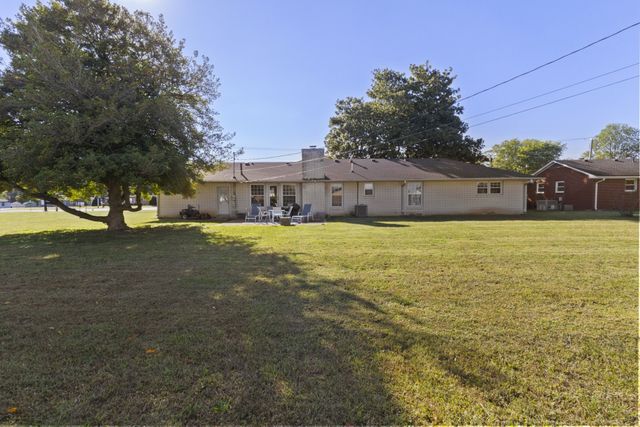 840 S Broadway St, Portland, TN 37148