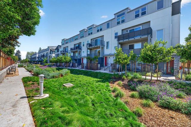 827 Redberry Way, San Jose, CA 95117