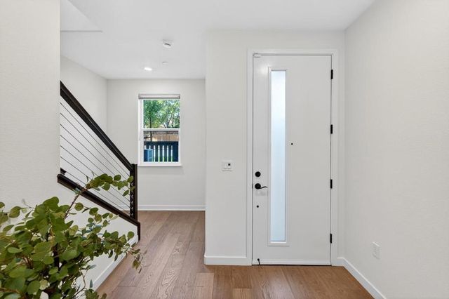 827 Redberry Way, San Jose, CA 95117