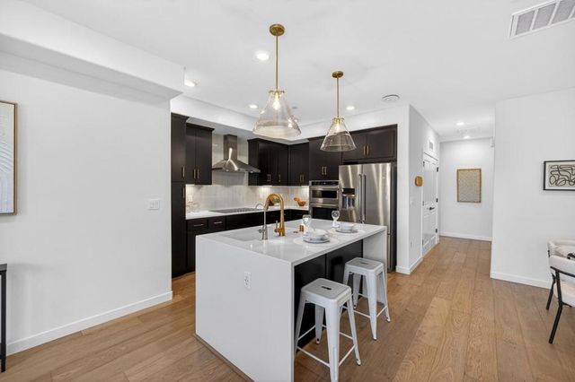 827 Redberry Way, San Jose, CA 95117