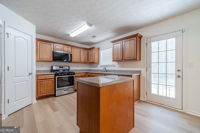 4523 Grove Lake Street, Loganville, GA 30052