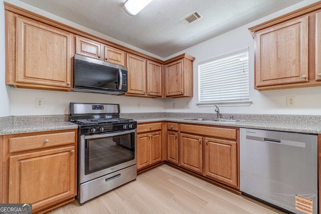 4523 Grove Lake Street, Loganville, GA 30052