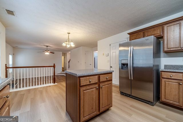 4523 Grove Lake Street, Loganville, GA 30052