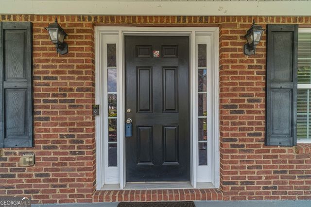 4523 Grove Lake Street, Loganville, GA 30052