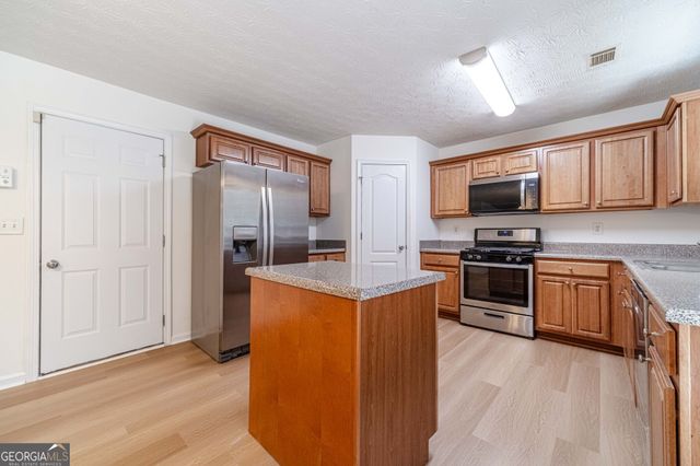 4523 Grove Lake Street, Loganville, GA 30052