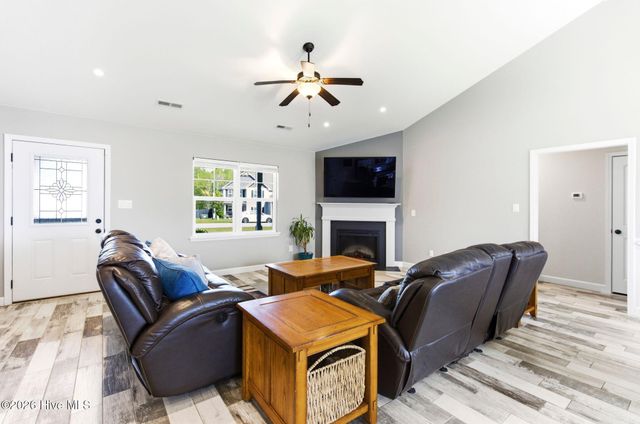 116 Bridgeport Drive, Sneads Ferry, NC 28460