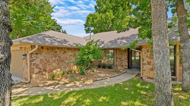 2212 Dover Drive, Edmond, OK 73034