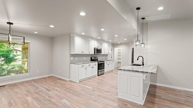 2212 Dover Drive, Edmond, OK 73034